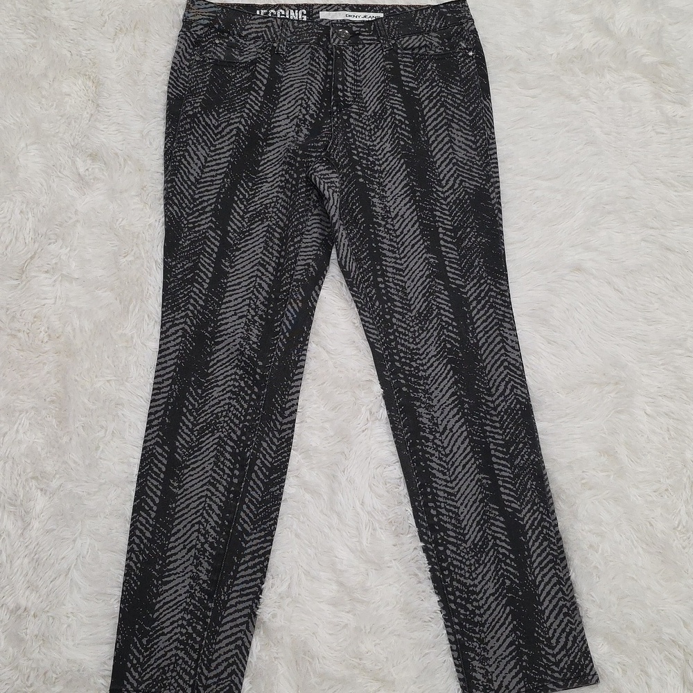 DKNY Premium Denim Jeggings in Two Tone Herringbone Design. Size 10